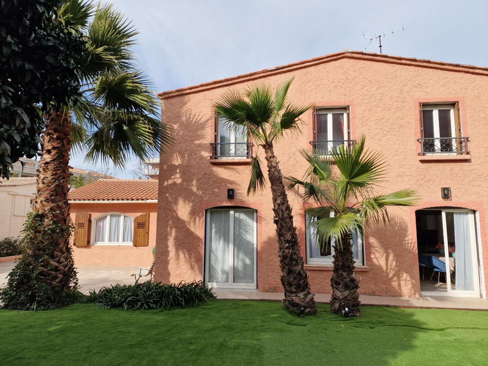 Haut De Villa A 700 Metres De La Plage, Totalement Independant Et Accessible Par Un Escalier Exterieur サント・マキシム エクステリア 写真