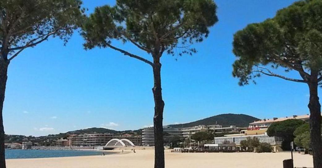 Haut De Villa A 700 Metres De La Plage, Totalement Independant Et Accessible Par Un Escalier Exterieur サント・マキシム エクステリア 写真