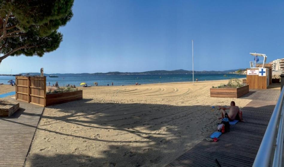 Haut De Villa A 700 Metres De La Plage, Totalement Independant Et Accessible Par Un Escalier Exterieur サント・マキシム エクステリア 写真