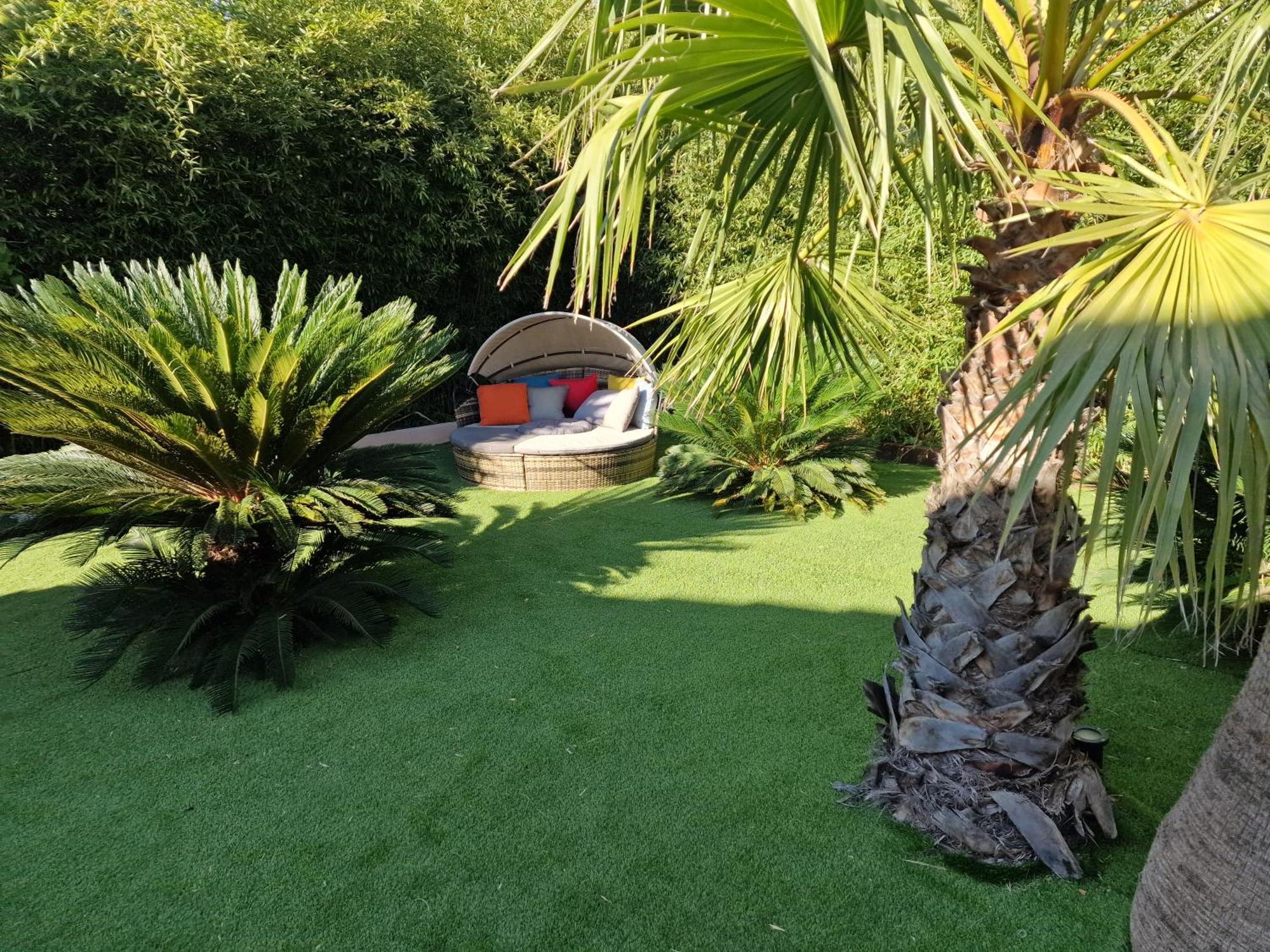Haut De Villa A 700 Metres De La Plage, Totalement Independant Et Accessible Par Un Escalier Exterieur サント・マキシム エクステリア 写真